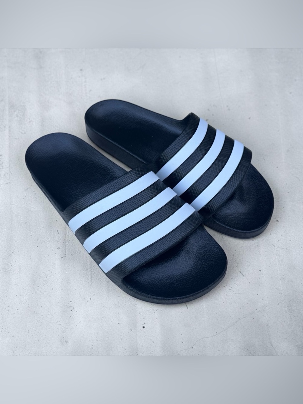 NWOT Adidas Men’s Black White Slide Sandals! Size 11! - Picture 4 of 8